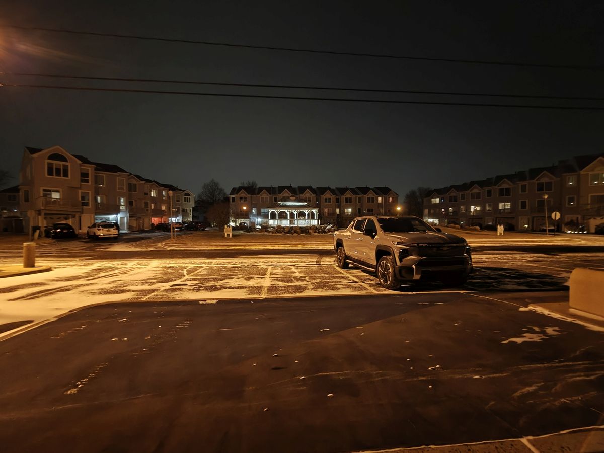 OnePlus 13 low light sample.