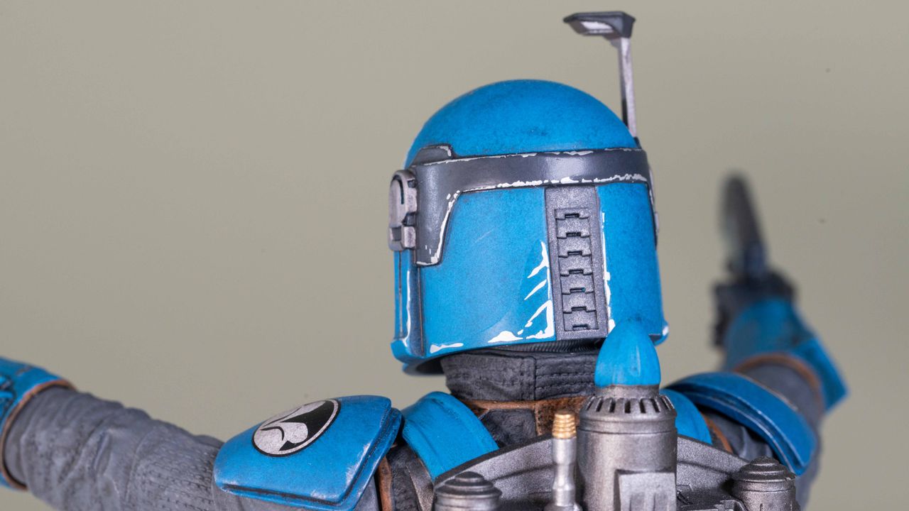 A close-up of the helmet on the Bo-Katan Kryze 1:6 scale Mini Bust
