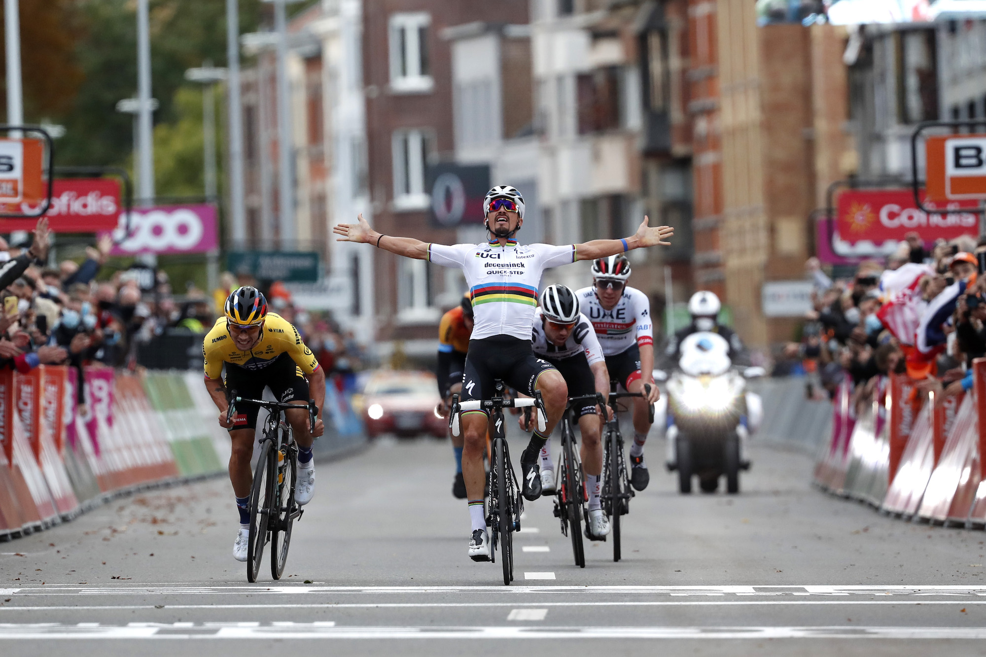 Vuelta a Espana: Philippe Gilbert wins stage 12 to register first victory  in rainbow jersey, Cycling News