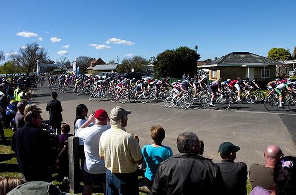 The 100-strong peloton corner in front of fans in Yarrawonga on stage one of the tour.