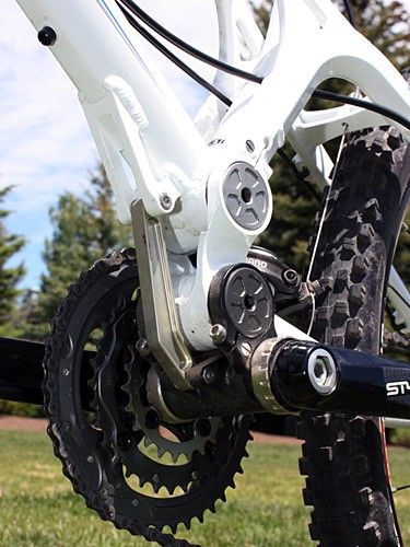 The beefed-up linkage is built using stout aluminum construction.