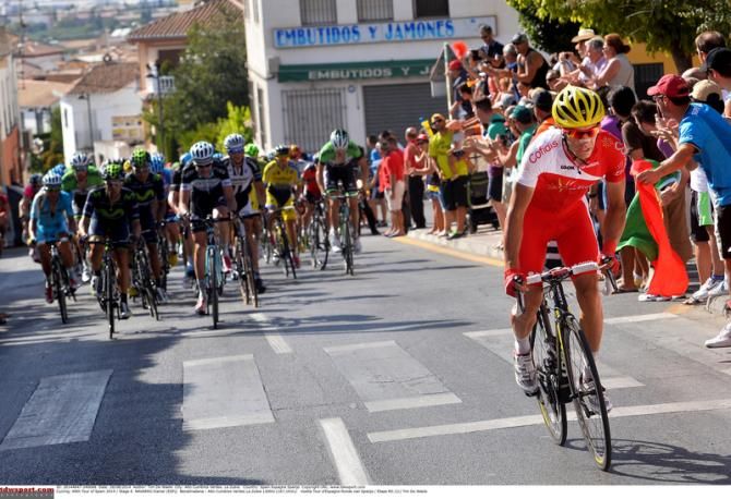 Dani Navarro (Cofidis) attacks