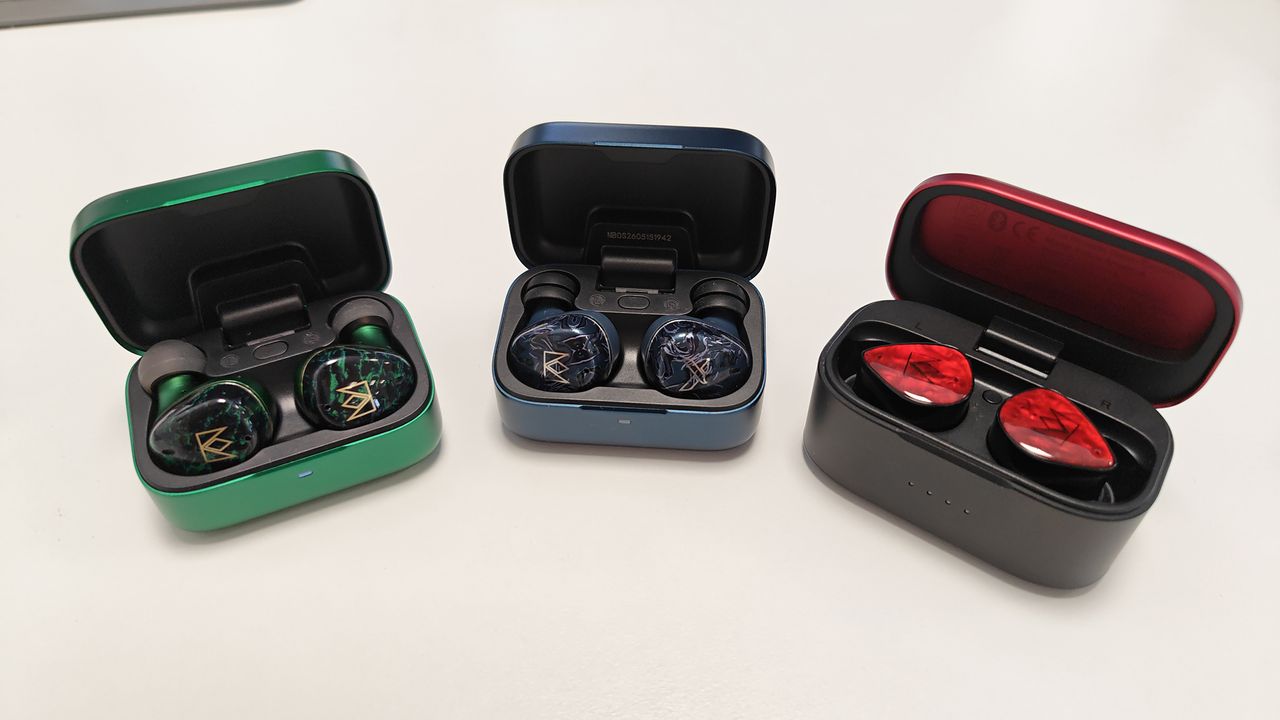 The Noble Osprey, alongside other Noble earphones.