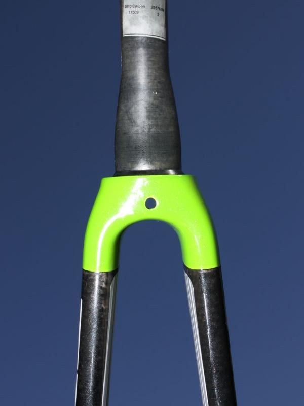 The asymmetrical steerer tube is bulged on the sides for extra steering precision