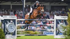 AndrewBOURNS_SEATOPBLUE_RIHS_PN22_31065.jpg
