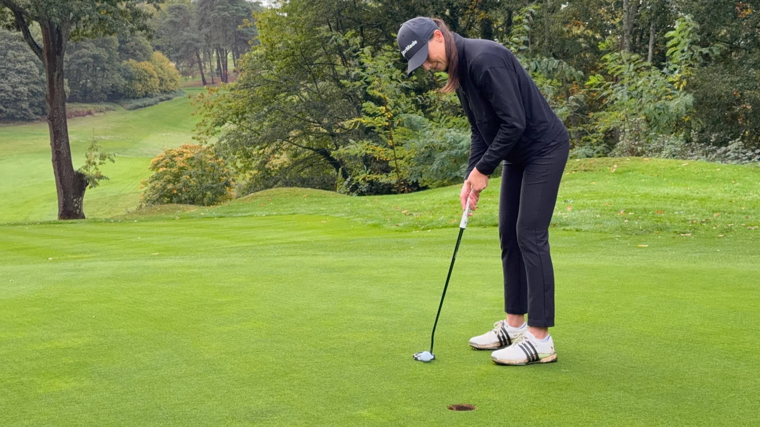 Jess Ratcliffe putting