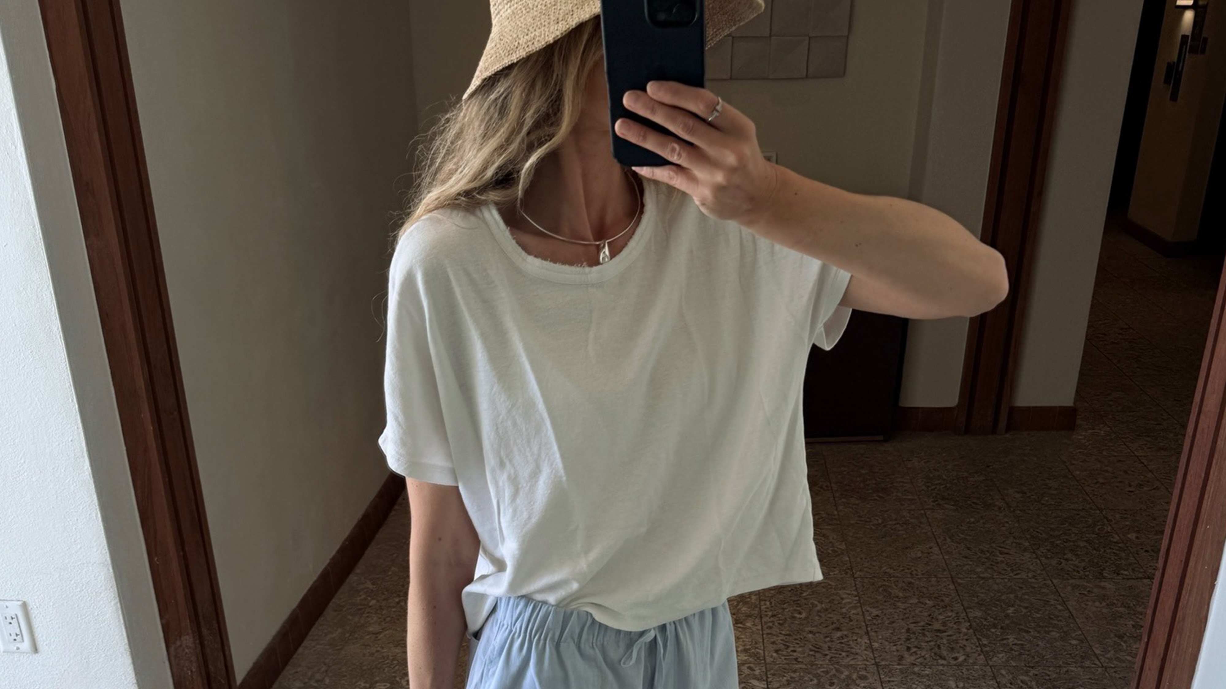 anouk yve wearing linen pants