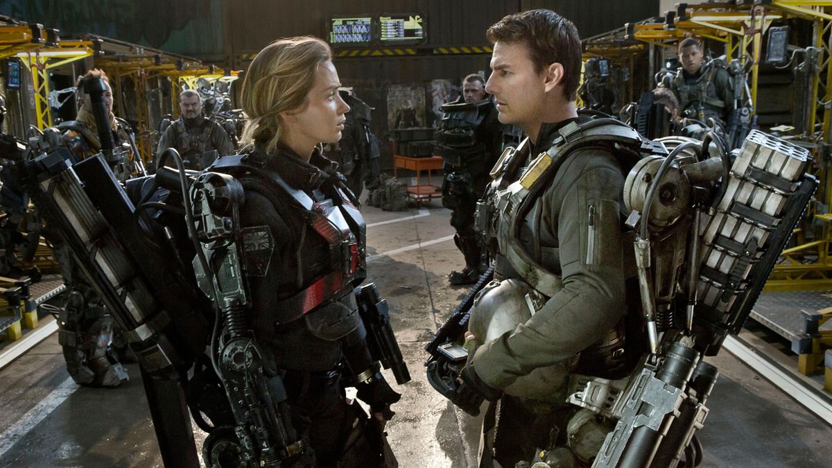 A still from the movie Edge of Tomorrow showing Emily Blunt and Tom Cruise&#039;s characters dressed in huge mech suits.