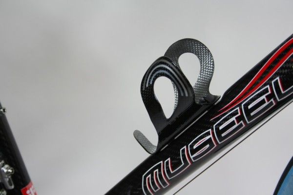 Despite its flimsy appearance the SX-Force carbon bottle cage performed well enough