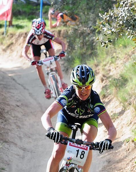 Dahle Flesjaa (Multivan Merida) leads Marga Fullana (Masi)