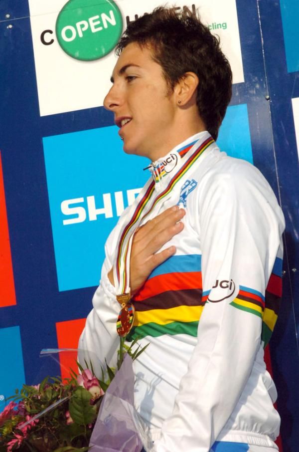 Bronzini sings the Italian national anthem