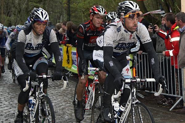 Again no luck for Fabian Cancellara. After a broken chain in the Ronde van Vlaanderen, he had a flat tire in Gent-Wevelgem.