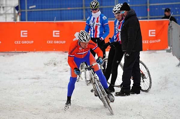 Dutchman Thijs Al pre-rides the Tabor course.