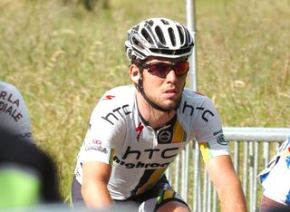 Mark Cavendish (HTC Highroad) sat up before the sprint