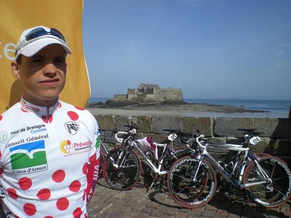 Russian Arkimedes Arguelyes Rodriges (Itera - Katusha) enjoyed the beautiful view at the start of Saint-Malo.