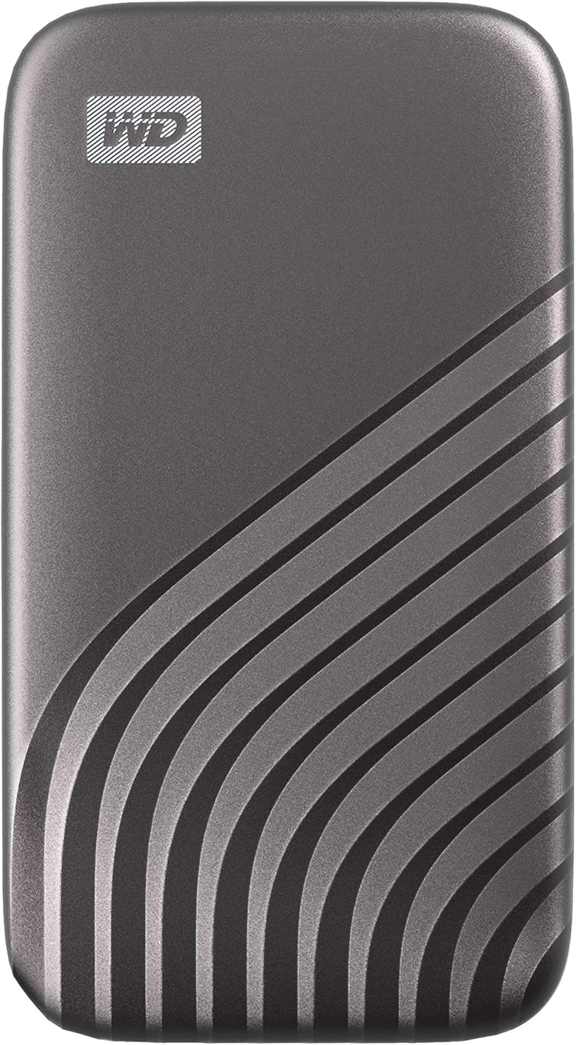 WD My Passport SSD en una mano