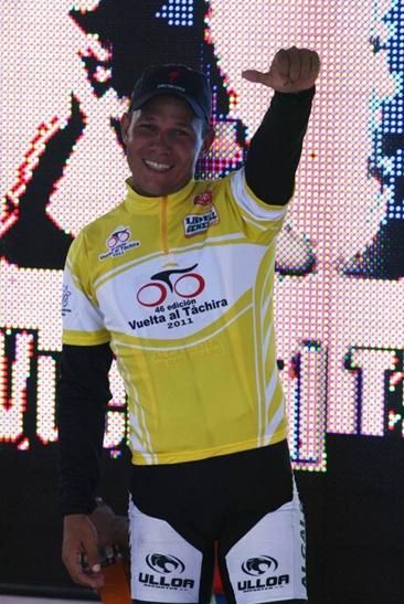 Miguel Chacon (Alcaldia de Maracaibo) in the yellow jersey of the race leader