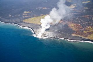 kilauea-volcano-ocean-lava-101006-02