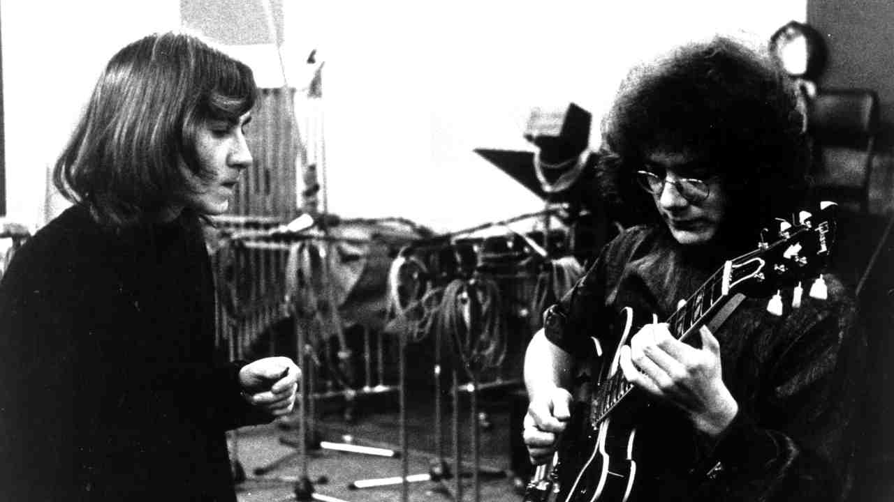 King Crimson&amp;rsquo;s Pete Sinfield and Robert Fripp in the studio in 1969