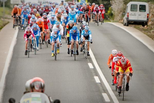 David Muntaner (Spanish National Team) leading an attack at km 1 of the stage.