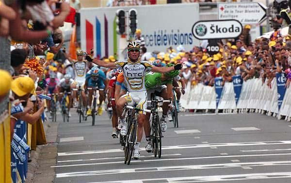 Mark Cavendish (Columbia-HTC) celebrates his win.