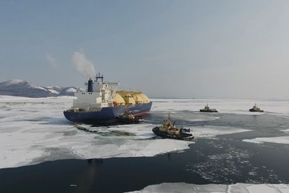 Towing a liquefied gas tanker, Russia