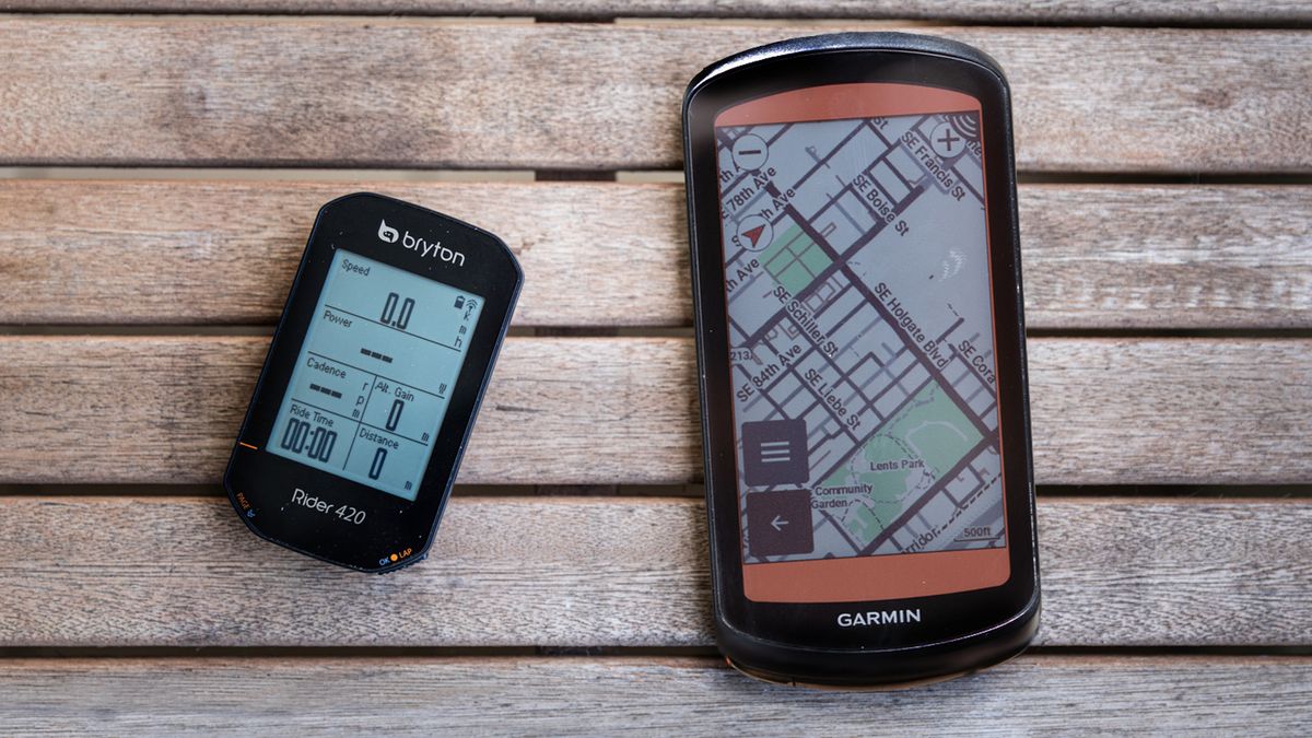 Garmin Edge 1040 Solar Bike Computer - GPS, Wireless, Black Bike