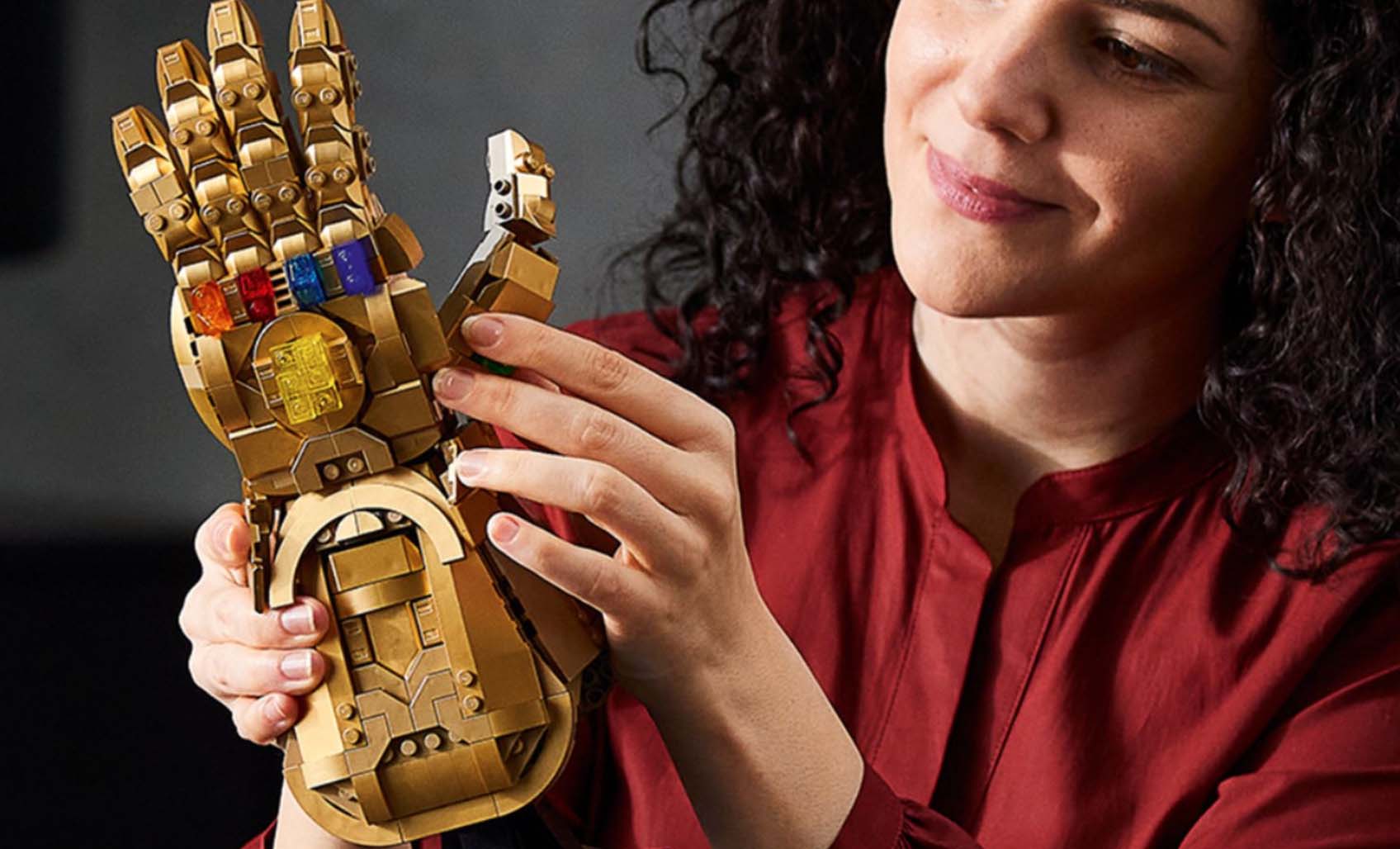This LEGO Infinity Gauntlet and Daily Bugle are the stuff of geek dreams