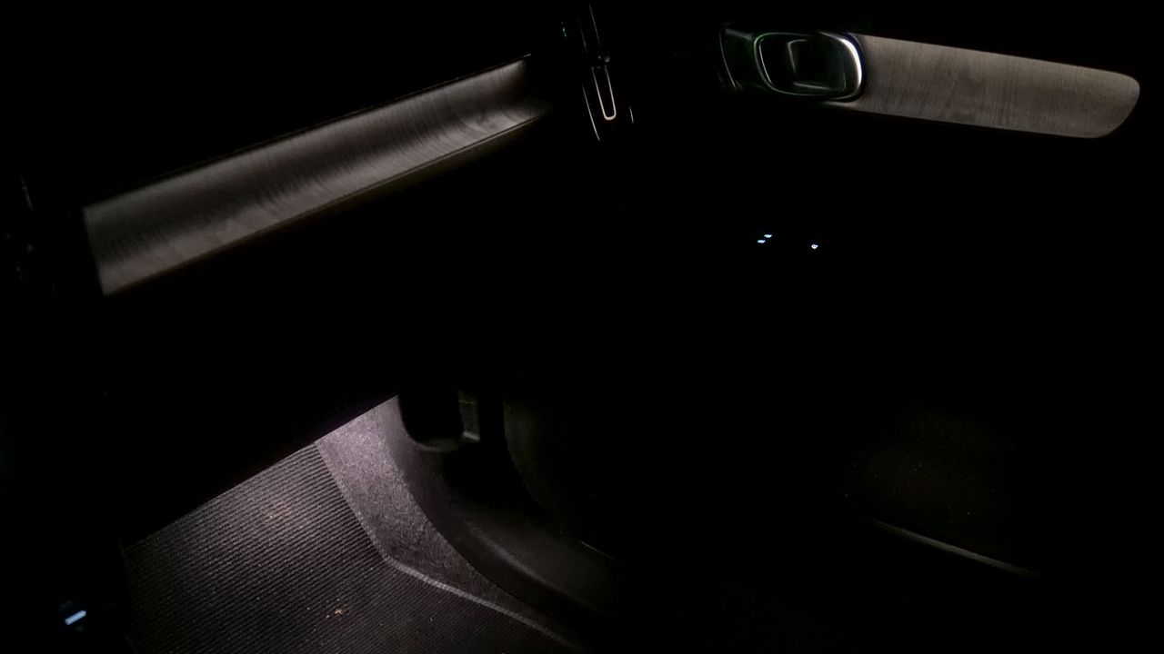 2025 Volvo EX40 Ultra Twin Motor test drive review.