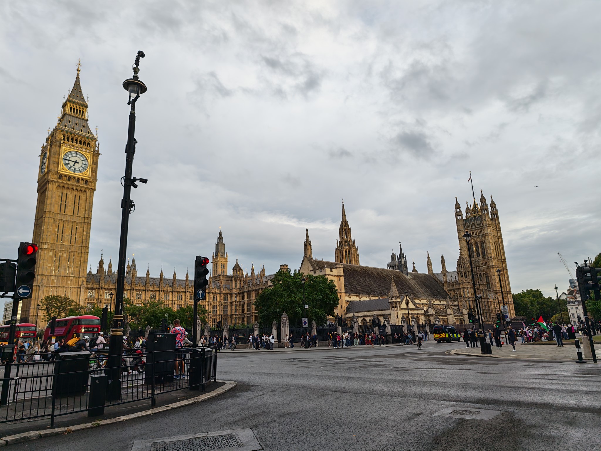 Honor Magic V5 review photos in London