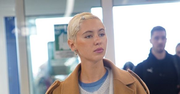 Iris Law Wore This Basic to the Airport to Look Chic