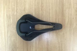 Fizik Vento Argo R3 saddle shown from the underside displaying the shell and rails