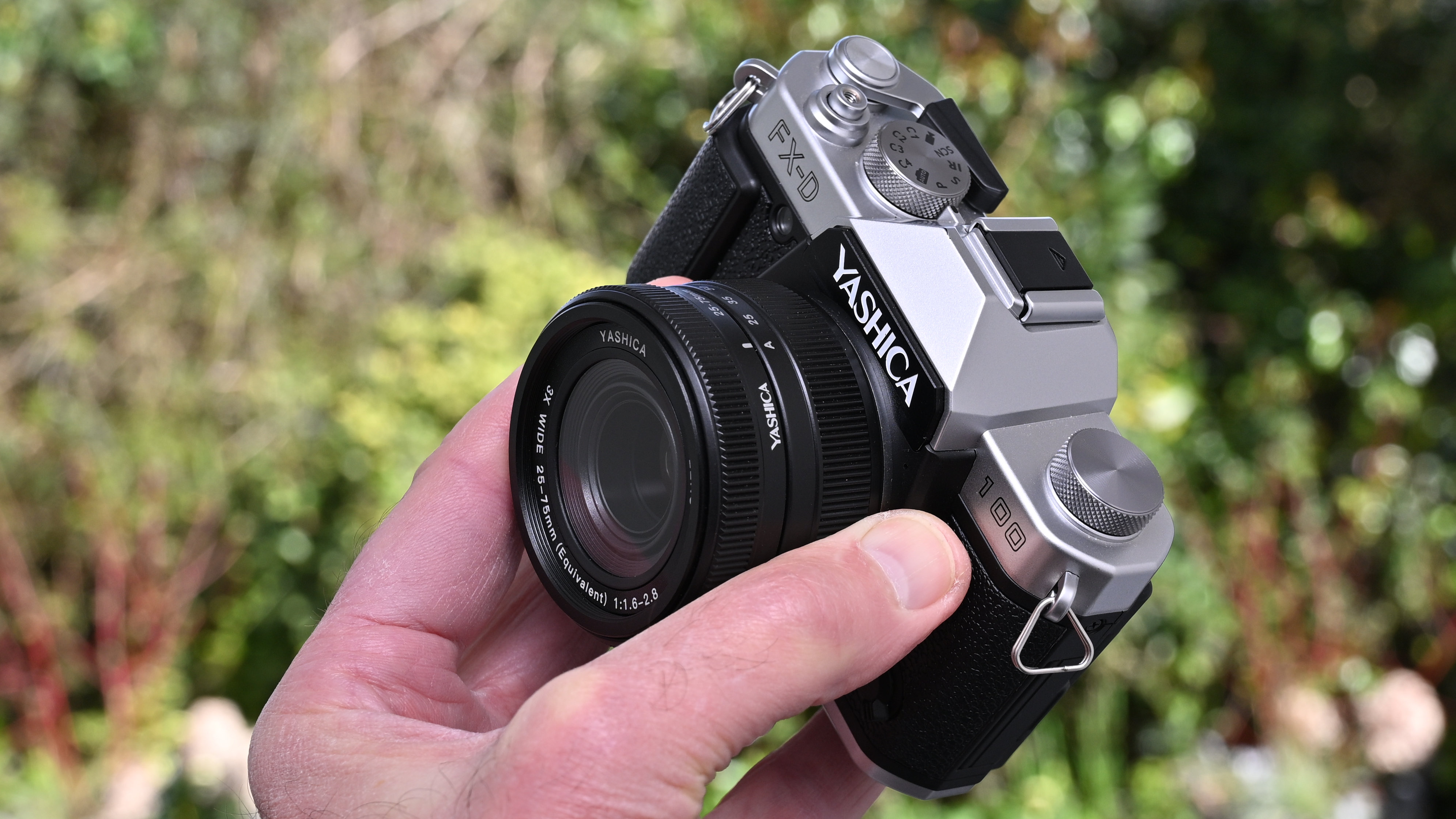 Yashica FX-D 100 product shot