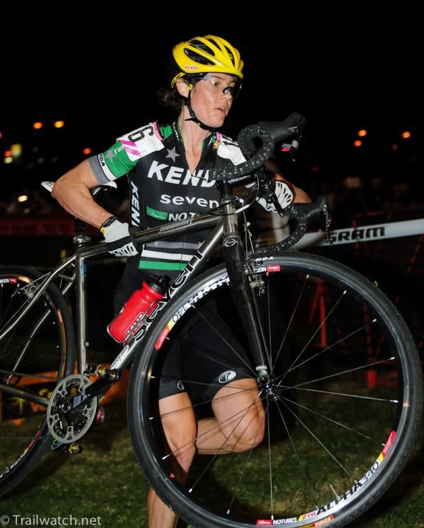 Mary McConneloug (Kenda-Seven-NoTubes) on the run