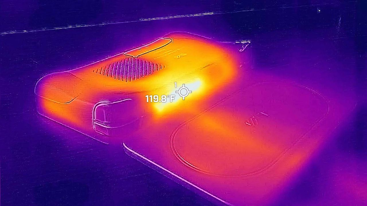 AYANEO Flip DS thermals: Vents.