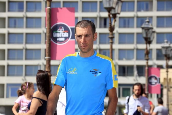 Vincenzo Nibali arrives at the Castel dell'Ovo for the pre-Giro press conference