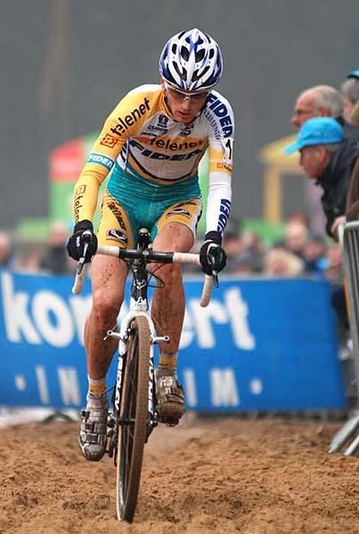 Kevin Pauwels (Telenet Fidea) chases the leaders.