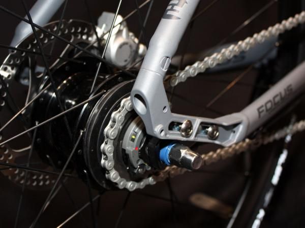 The clean-looking split dropout on the Planet 8 will allow for either chain or belt drive systems to be installed.