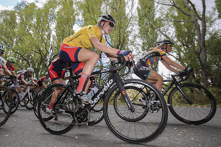 The yellow jersey in the bunch