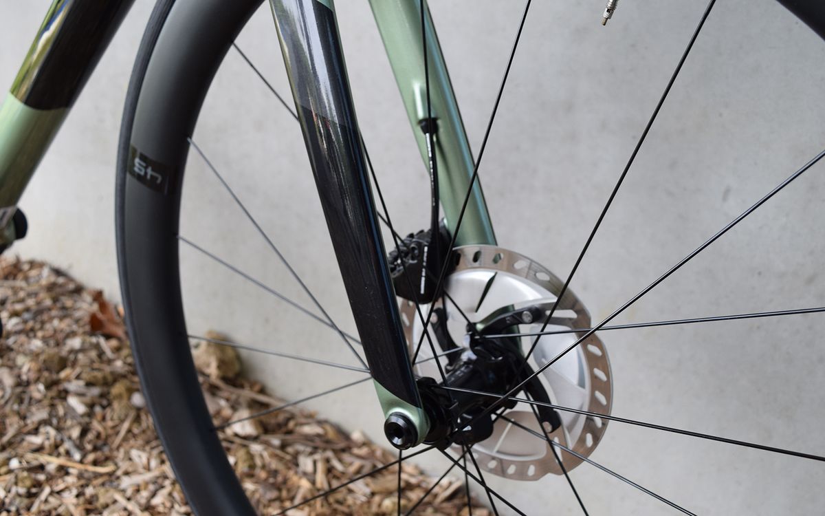 The Hi-MOD version of the frame is only available with disc brakes