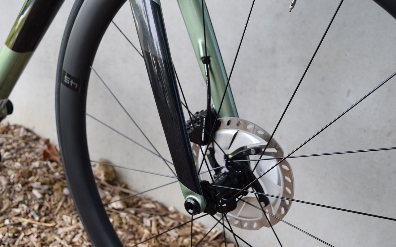 The Hi-MOD version of the frame is only available with disc brakes