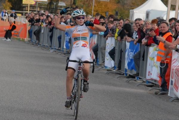 The winner of the junior women's race