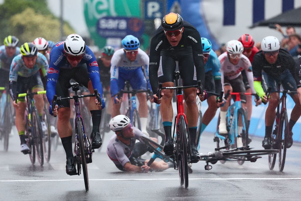 Kaden Groves won in Salerno as Mark Cavendish crashed in the sprint