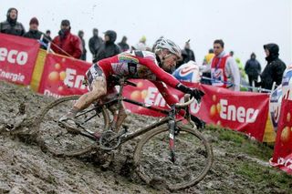 Nys rides away to muddy win in Ronse