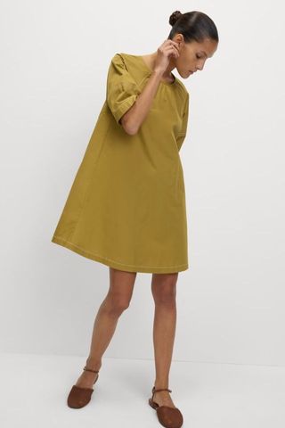 ANv9utruTa2aXEf5UctE5B-320-80 أفضل فساتين صغيرة للنساء ، وفقًا لمحرر الموضة 4'11 "