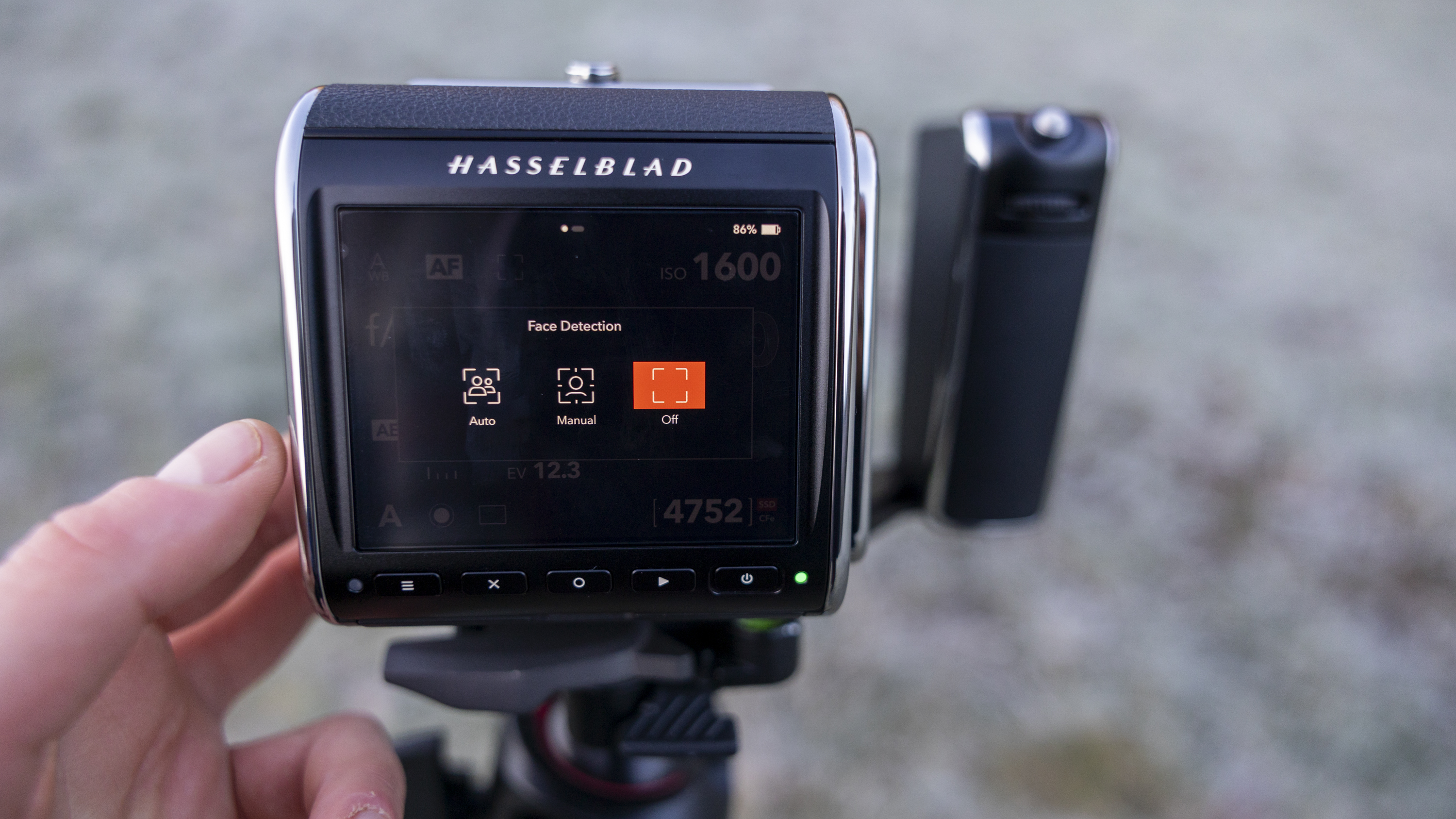 The face-detection menu on the Hasselblad 907X CFV 100C