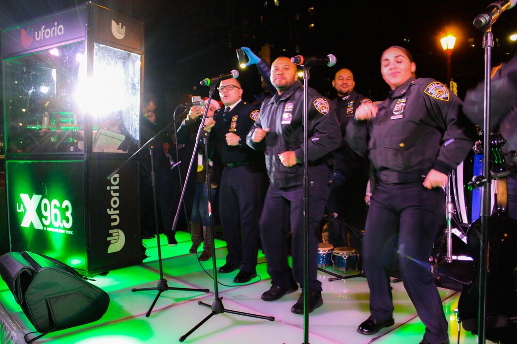 WXTV lights up the Christmas tree in the Bronx