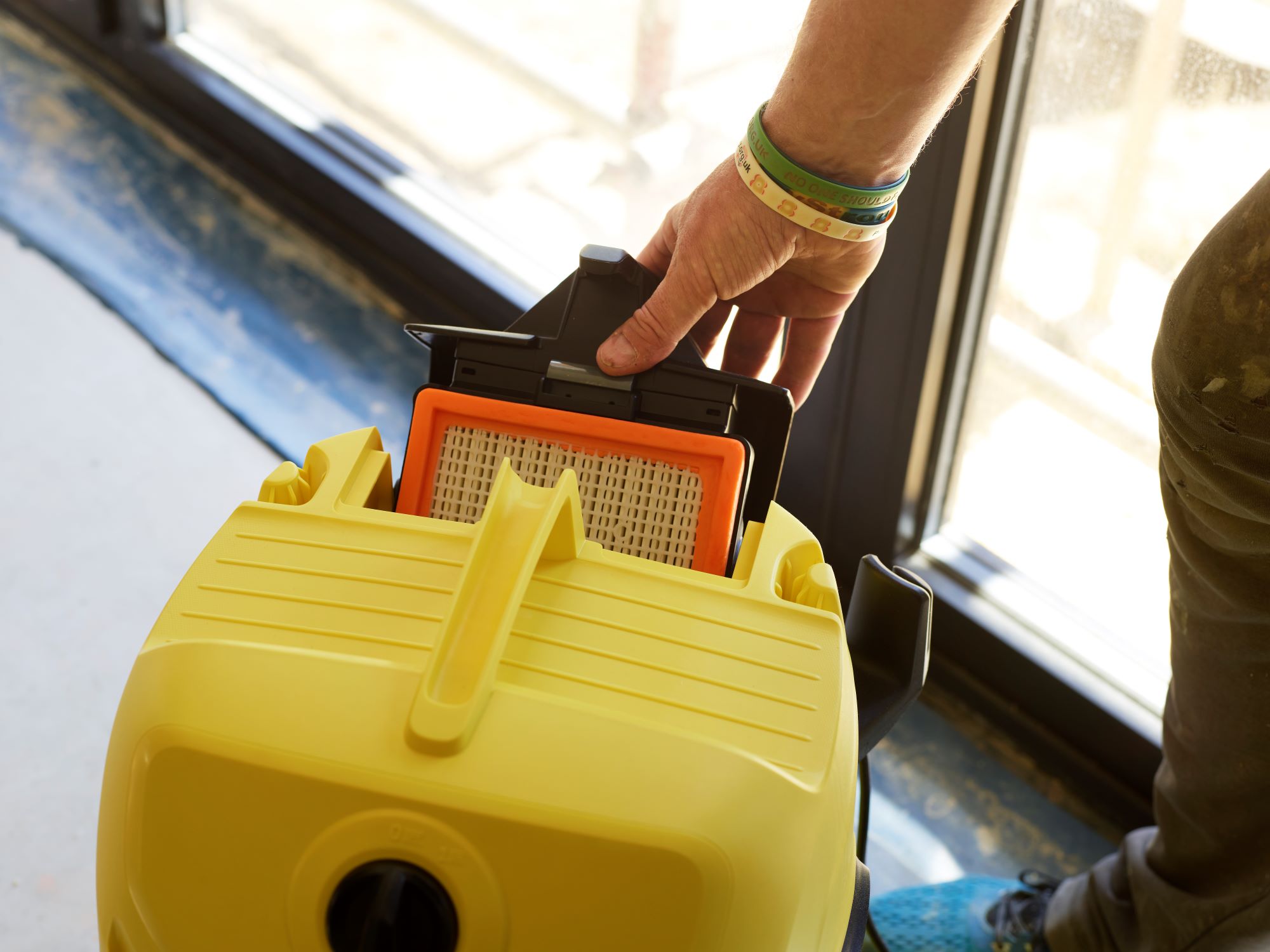 The flat please filter inside the vacuum is seen popping out of the vacuum ready to be thrown away