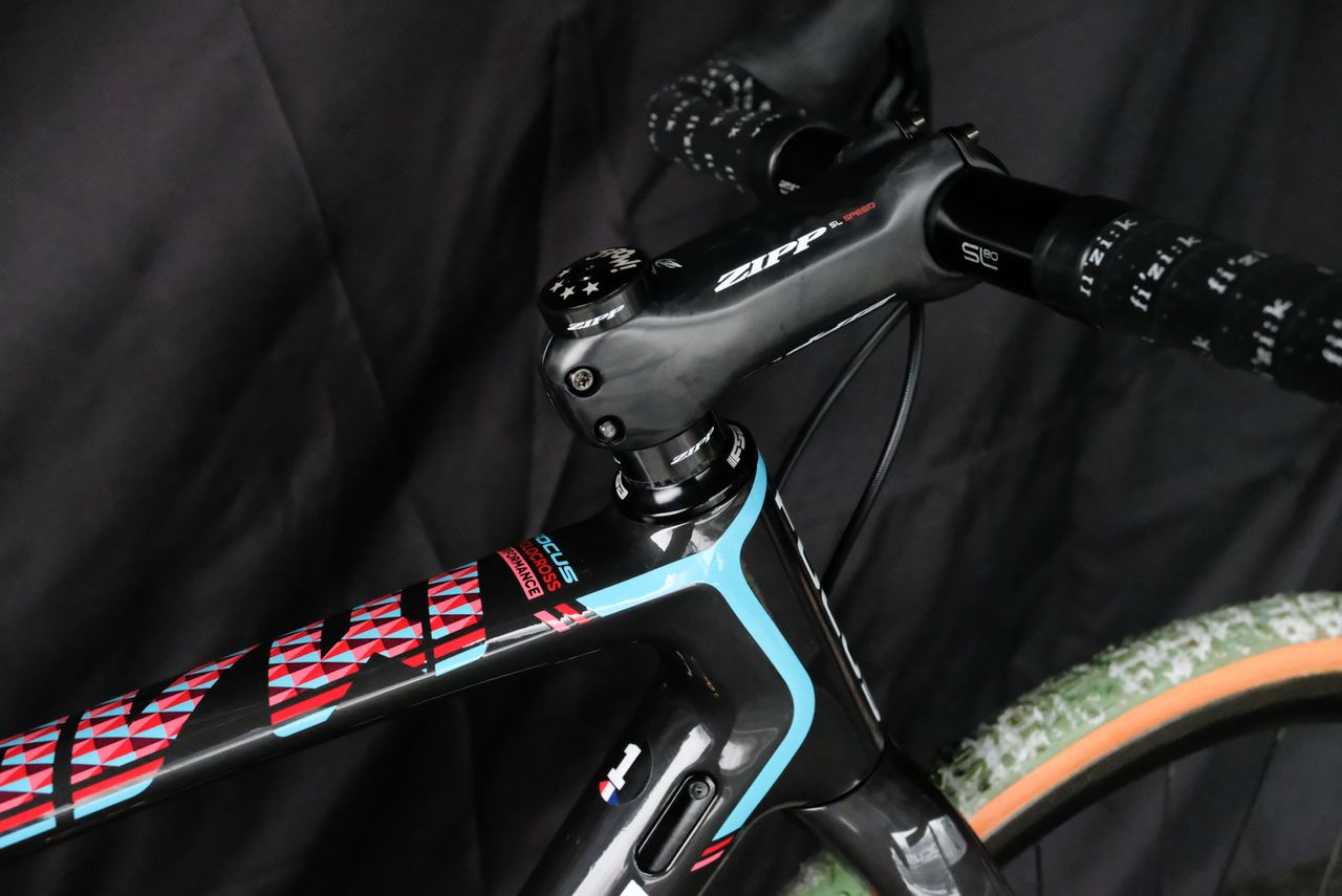 Another look at Powers' Zipp SL Speed cockpit