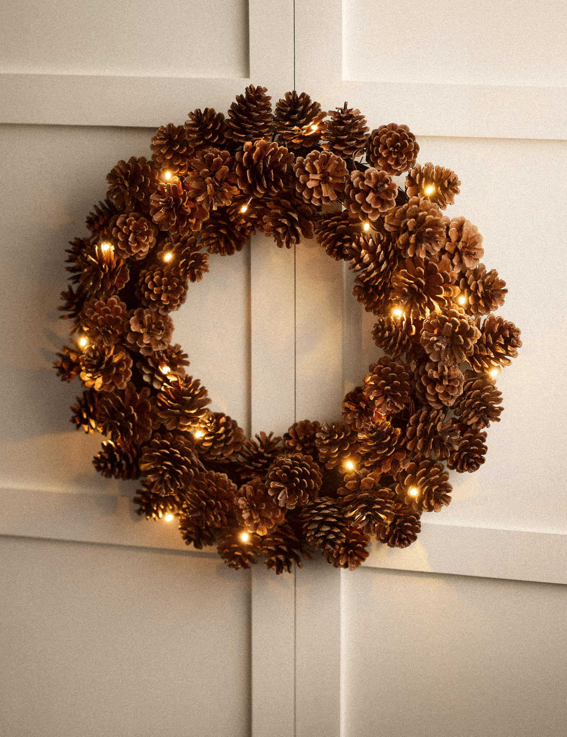Pre-Lit Pine Cone Wreath